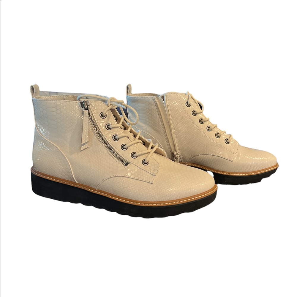 Naturalizer Eeva Porcelain Snake Lace-Up Lug Sole Ankle Boot 9.5M